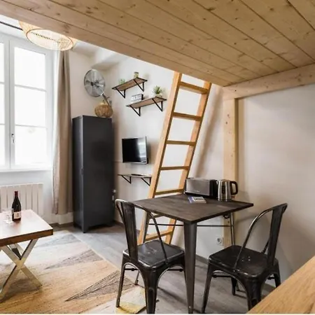 Roussy - Croix Rousse Apartment *